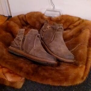 Women's born tarkiln leather booties distressed brown size 8-9